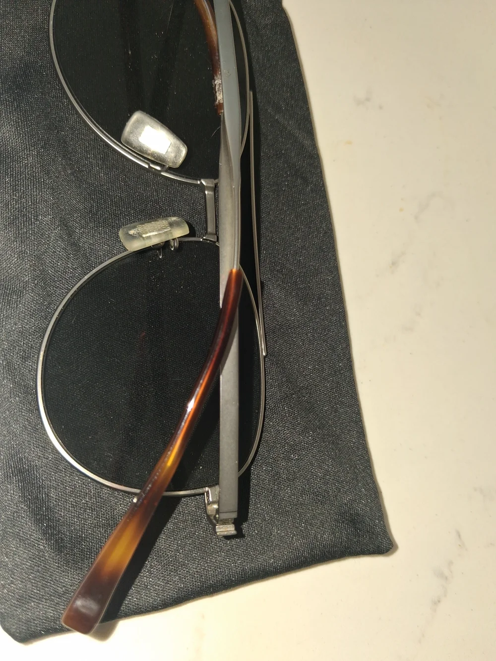 Dunhill Aviator Sunglasses showcases a classic double-bridge metal frame paired